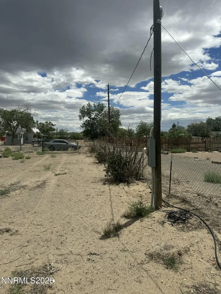 3907 Ardmore Silver Springs NV 89429