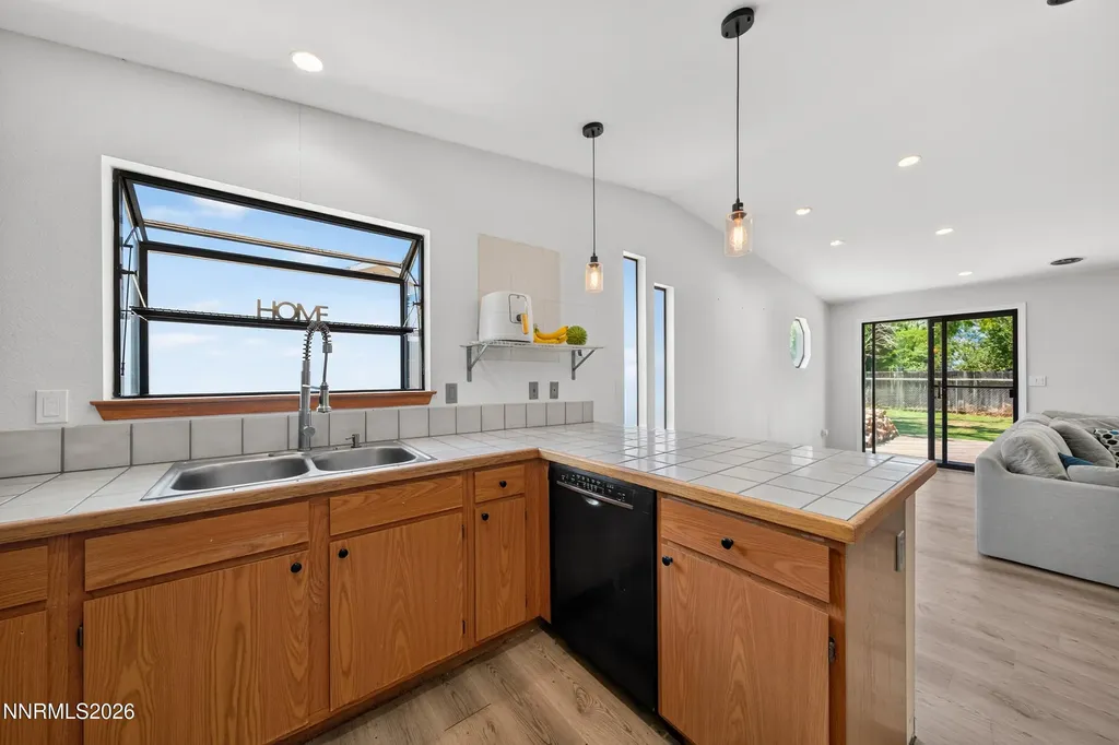 674 Bluerock Gardnerville NV 89460