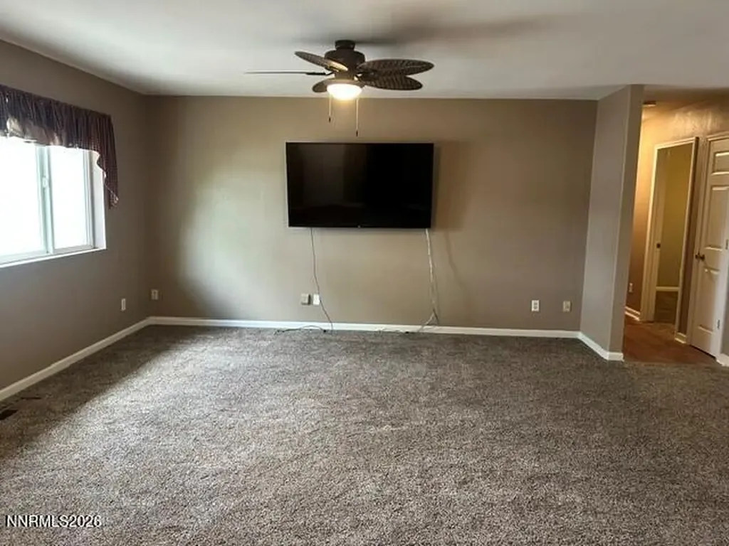 18 Saint Andrews Yerington NV 89447