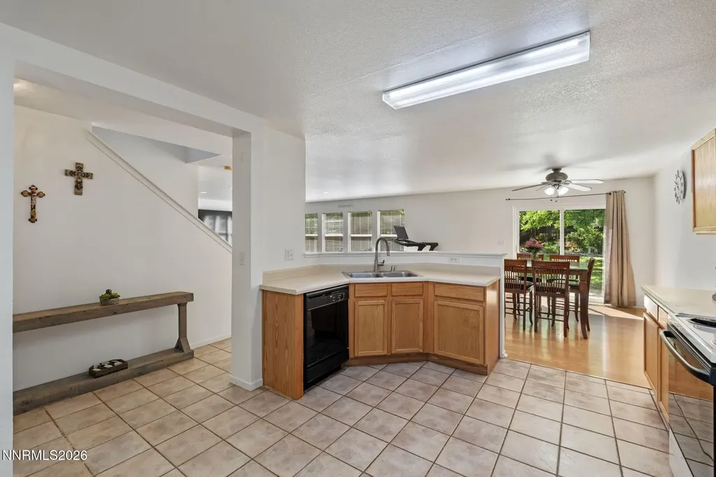 9490 Autumn Leaf Reno NV 89506