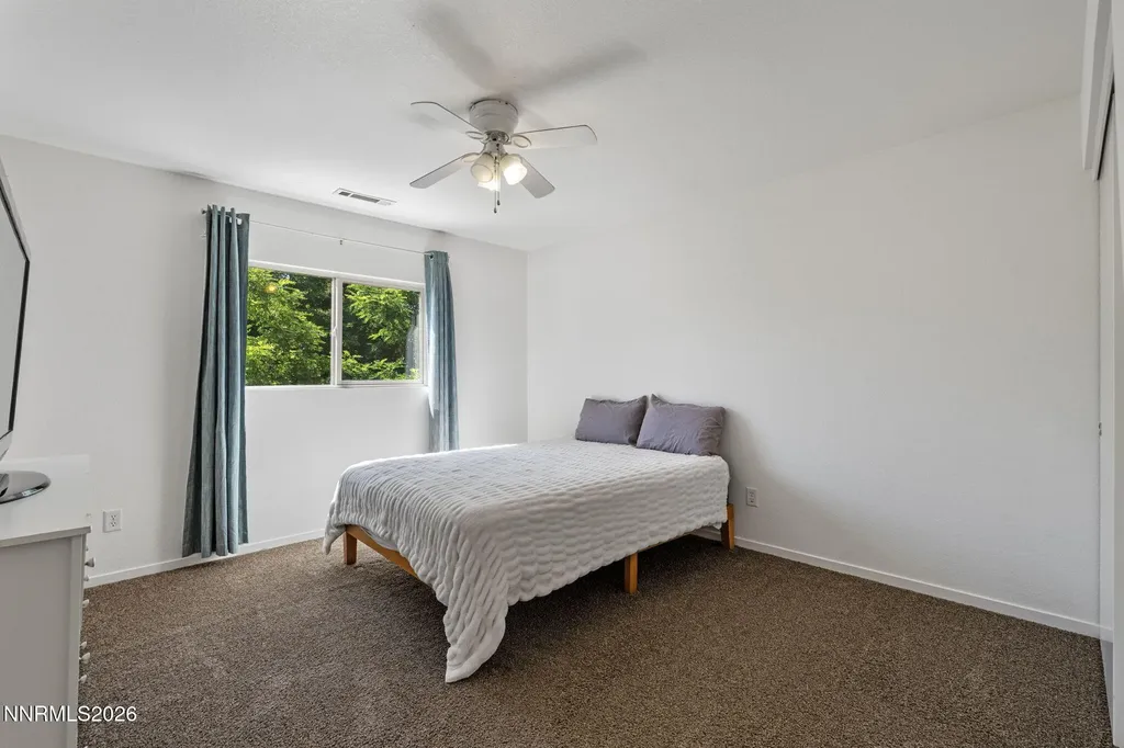 9490 Autumn Leaf Reno NV 89506