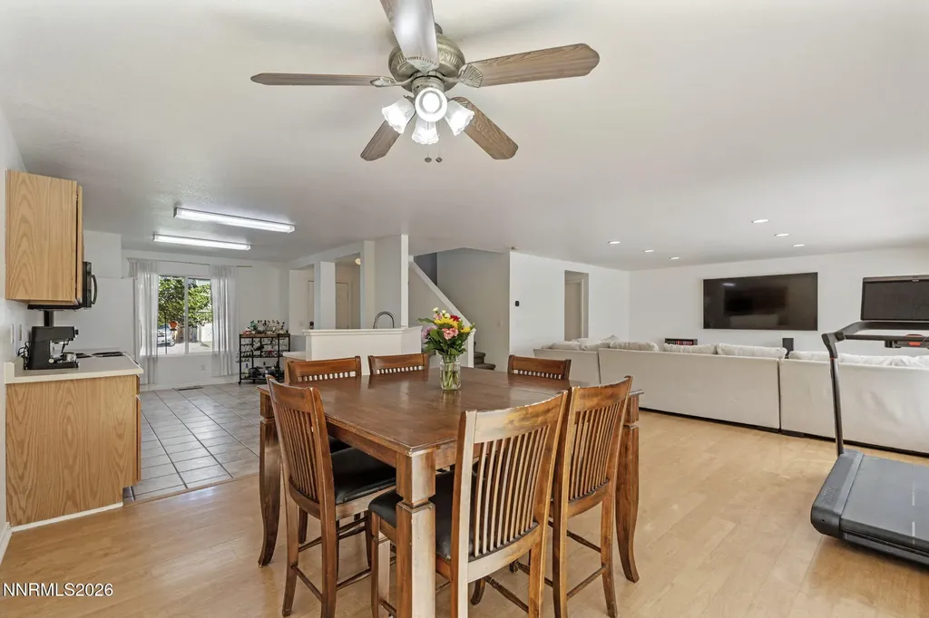 9490 Autumn Leaf Reno NV 89506