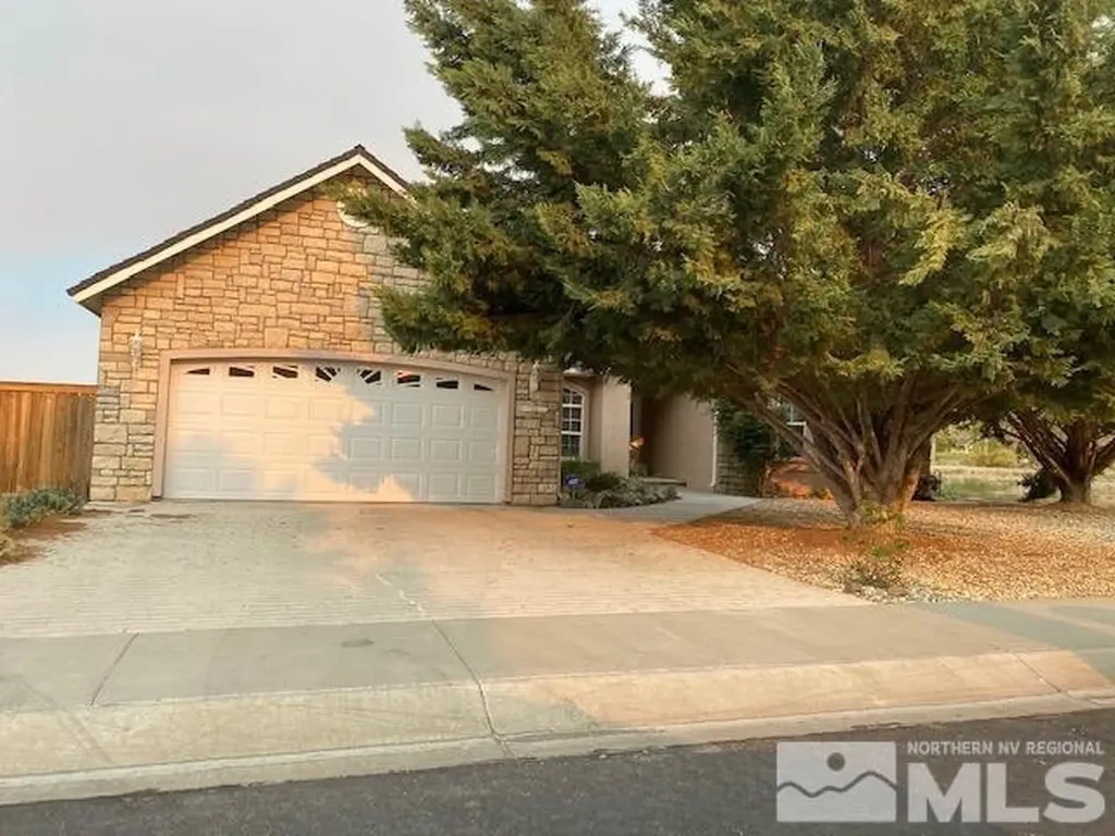 752 Divot Fernley NV 89408