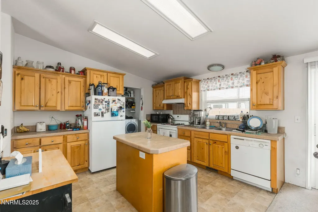 2820 Truckee Silver Springs NV 89429