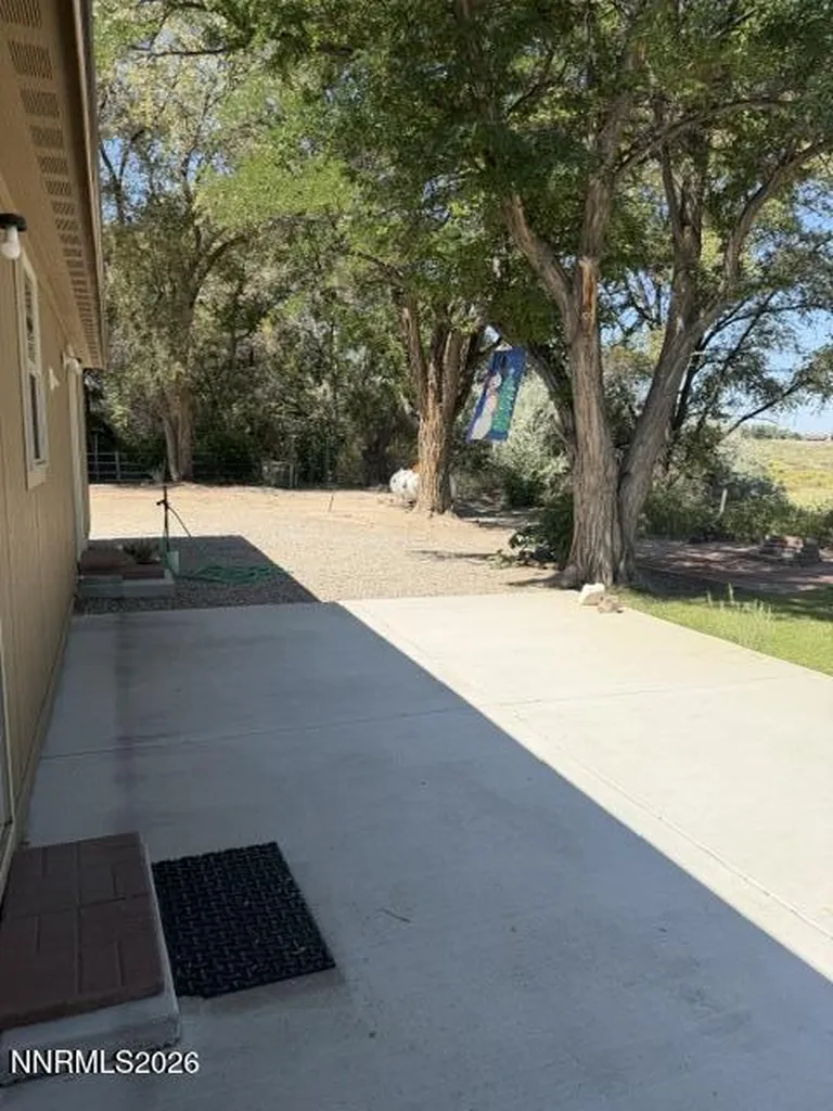 2195 Old River Fallon NV 89406