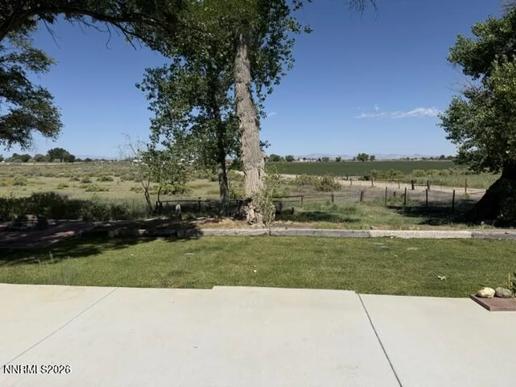 2195 Old River Fallon NV 89406