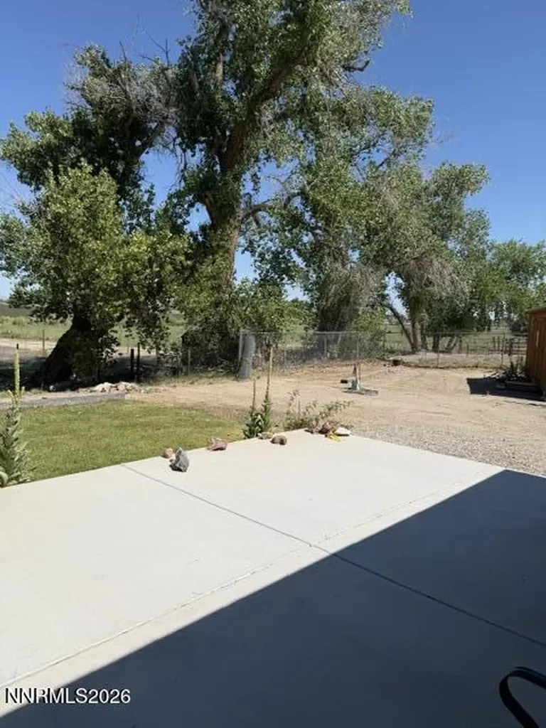 2195 Old River Fallon NV 89406