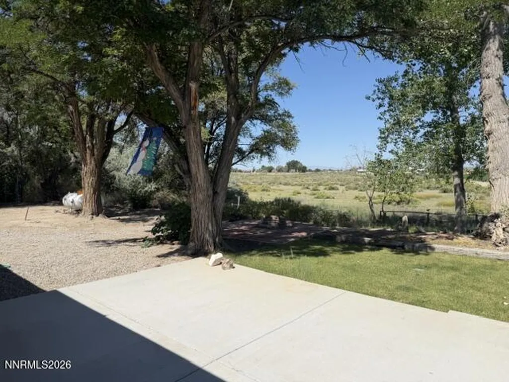 2195 Old River Fallon NV 89406