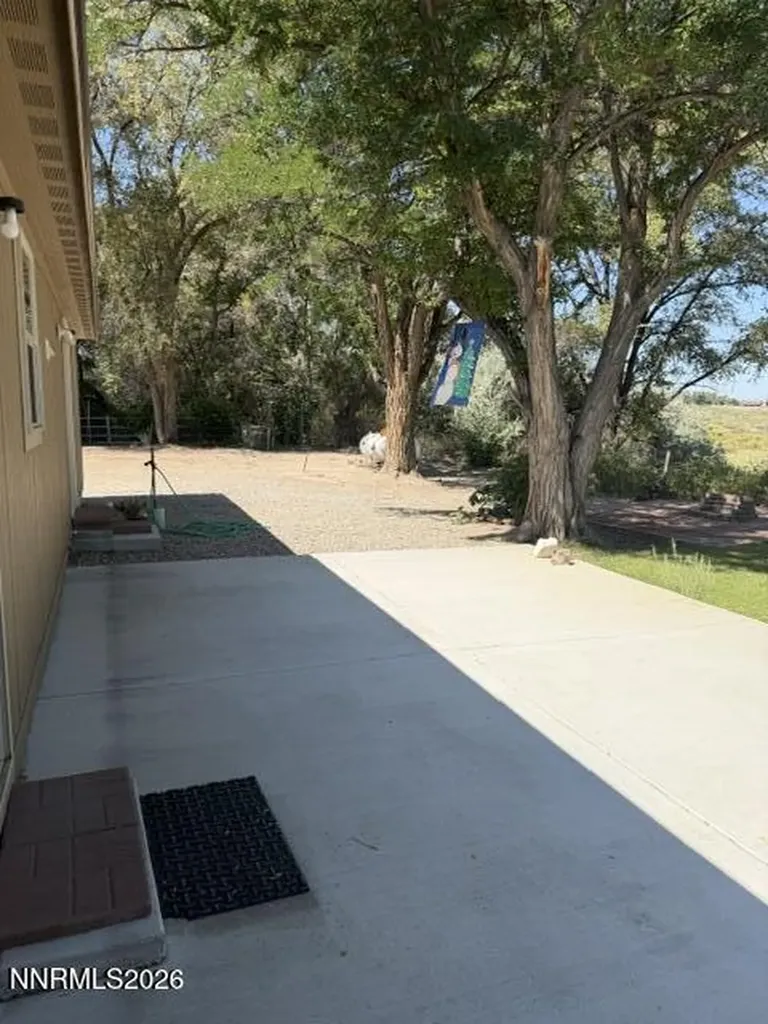 2195 Old River Fallon NV 89406