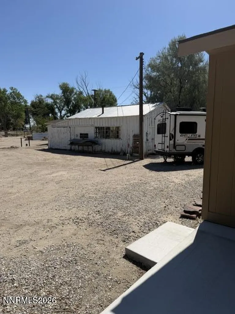 2195 Old River Fallon NV 89406