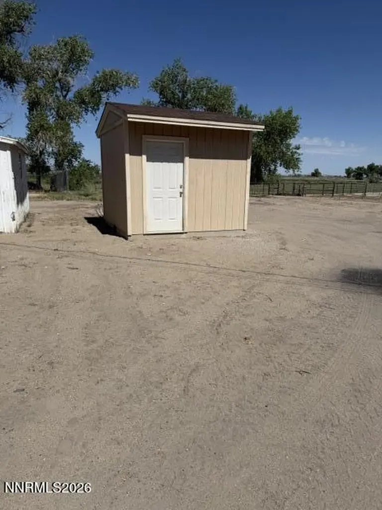 2195 Old River Fallon NV 89406