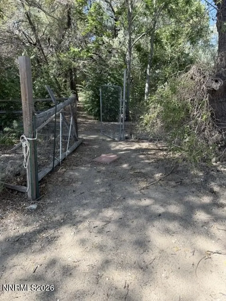 2195 Old River Fallon NV 89406