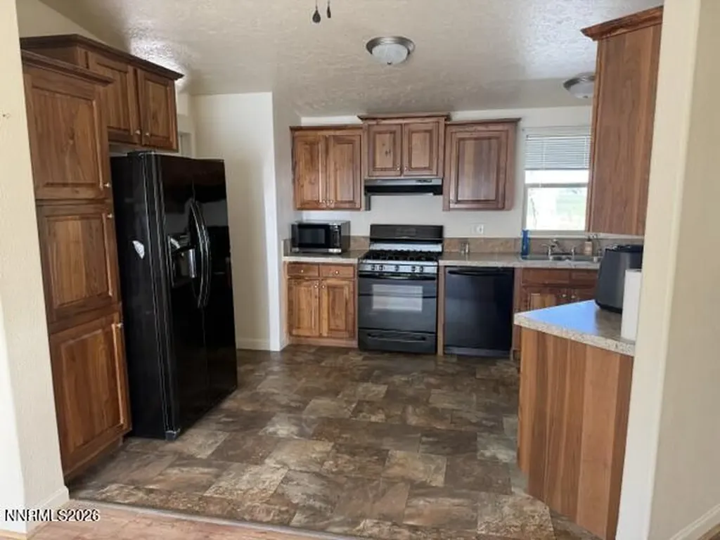 2195 Old River Fallon NV 89406