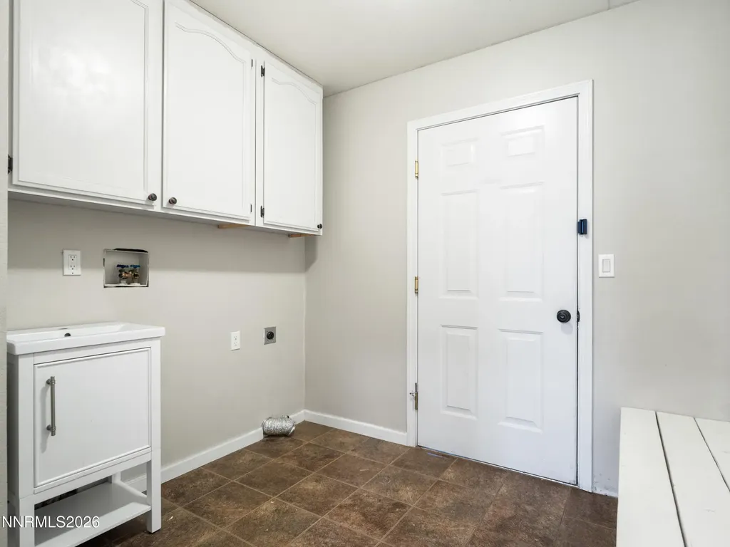 2556 Henning Minden NV 89423
