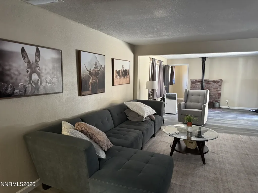 1332 Toiyabe Gardnerville NV 89410