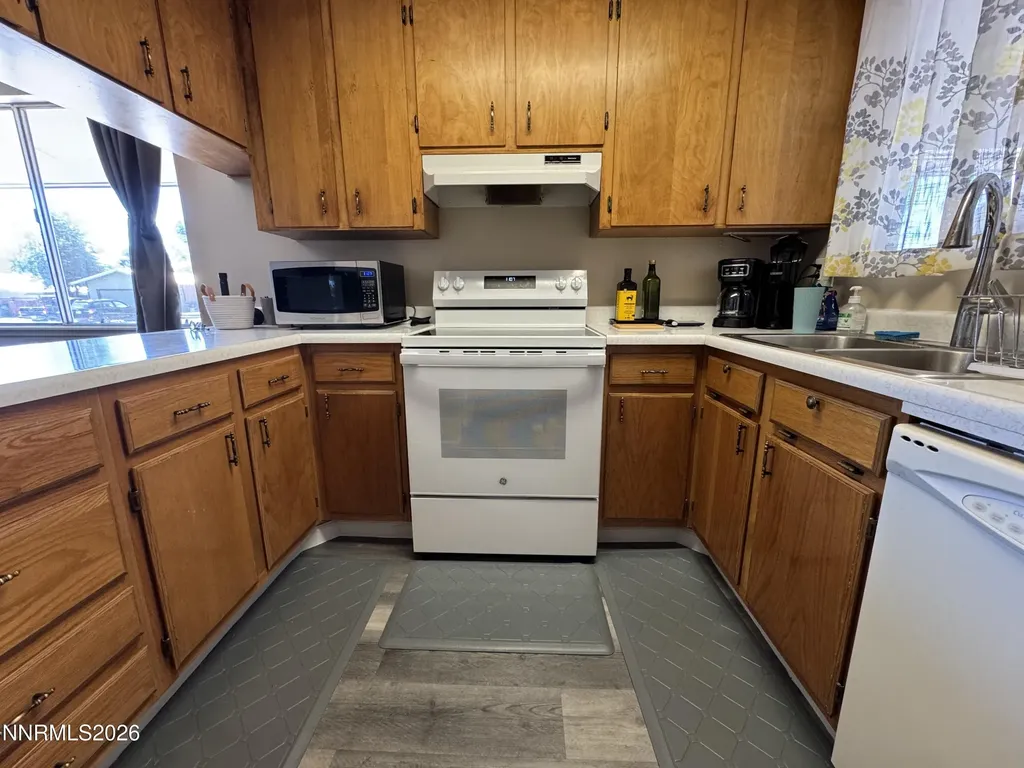 1332 Toiyabe Gardnerville NV 89410