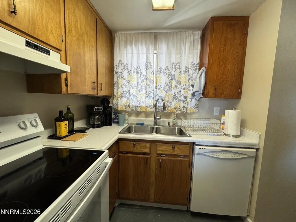 1332 Toiyabe Gardnerville NV 89410