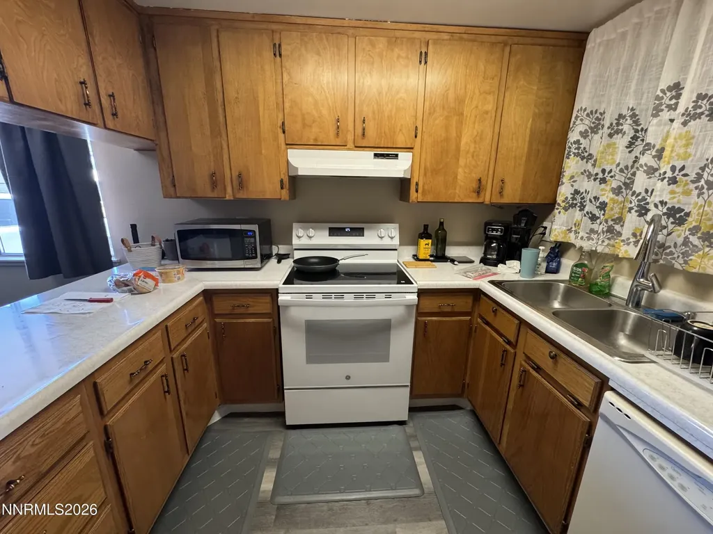 1332 Toiyabe Gardnerville NV 89410