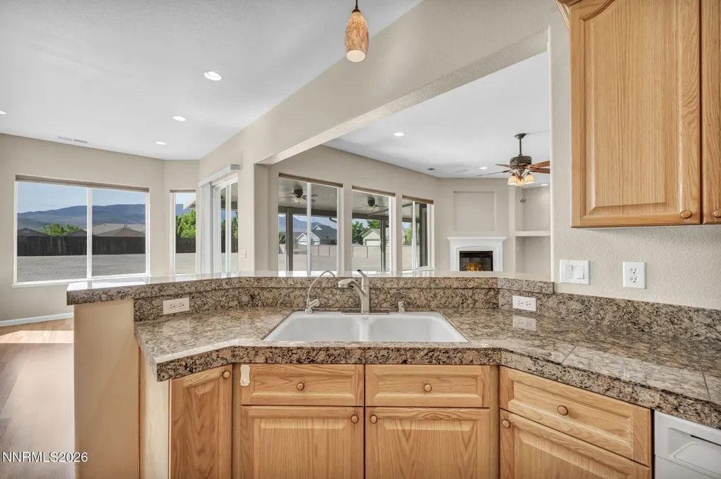 515 Crabapple Dayton NV 89403
