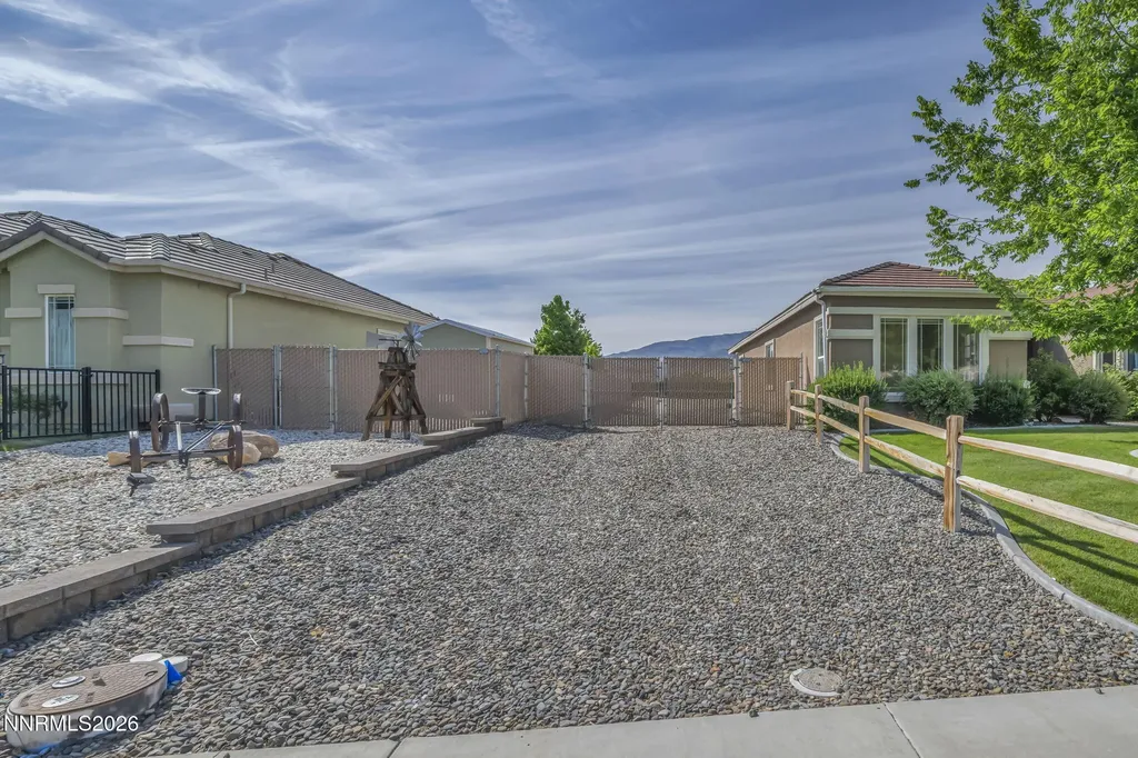 515 Crabapple Dayton NV 89403