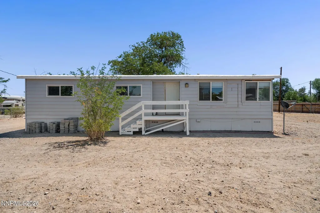 3908 Cypress Silver Springs NV 89429