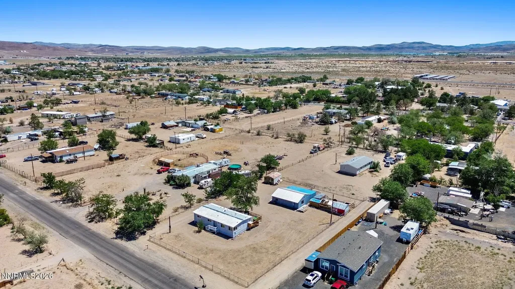 3908 Cypress Silver Springs NV 89429