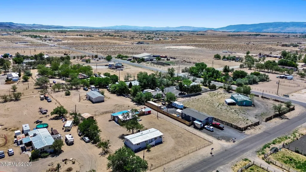 3908 Cypress Silver Springs NV 89429