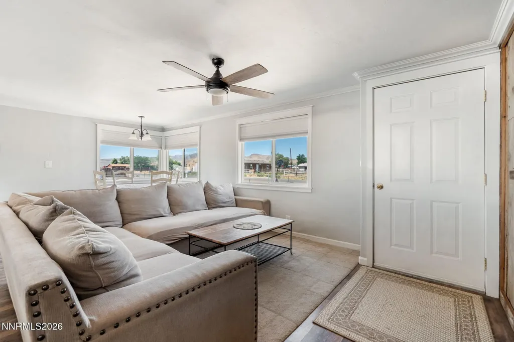 3908 Cypress Silver Springs NV 89429