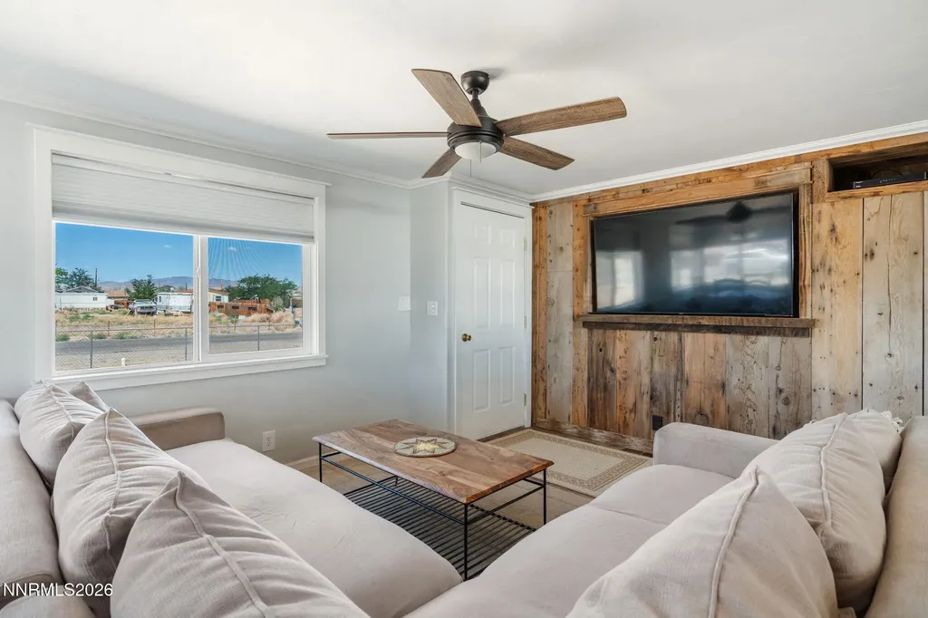 3908 Cypress Silver Springs NV 89429