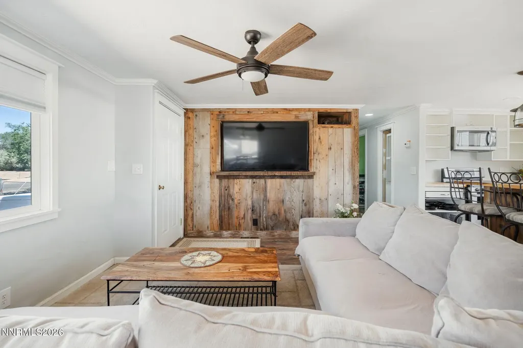 3908 Cypress Silver Springs NV 89429