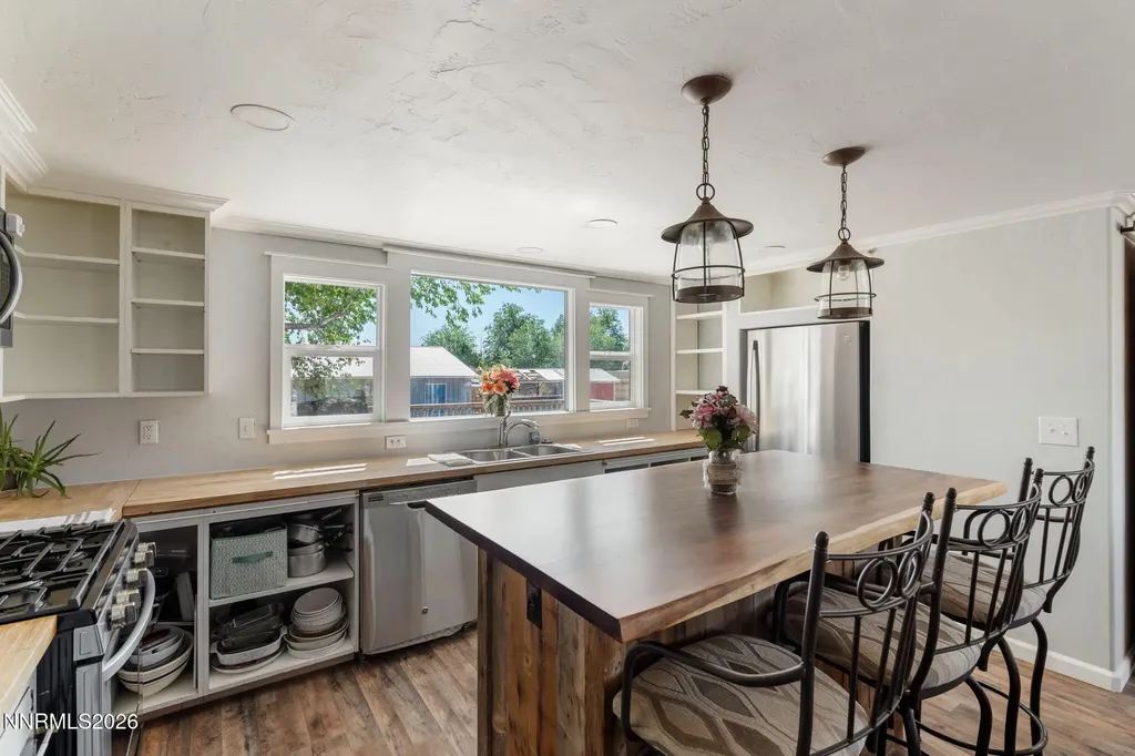 3908 Cypress Silver Springs NV 89429