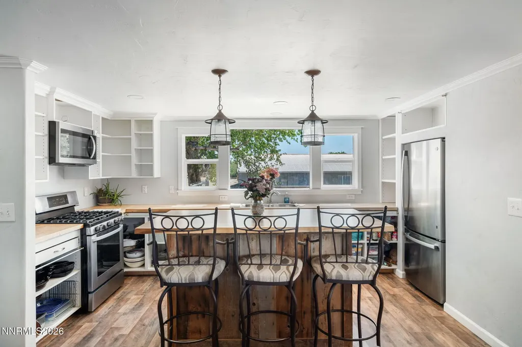 3908 Cypress Silver Springs NV 89429