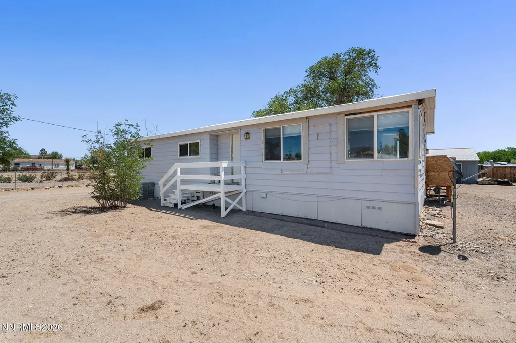 3908 Cypress Silver Springs NV 89429