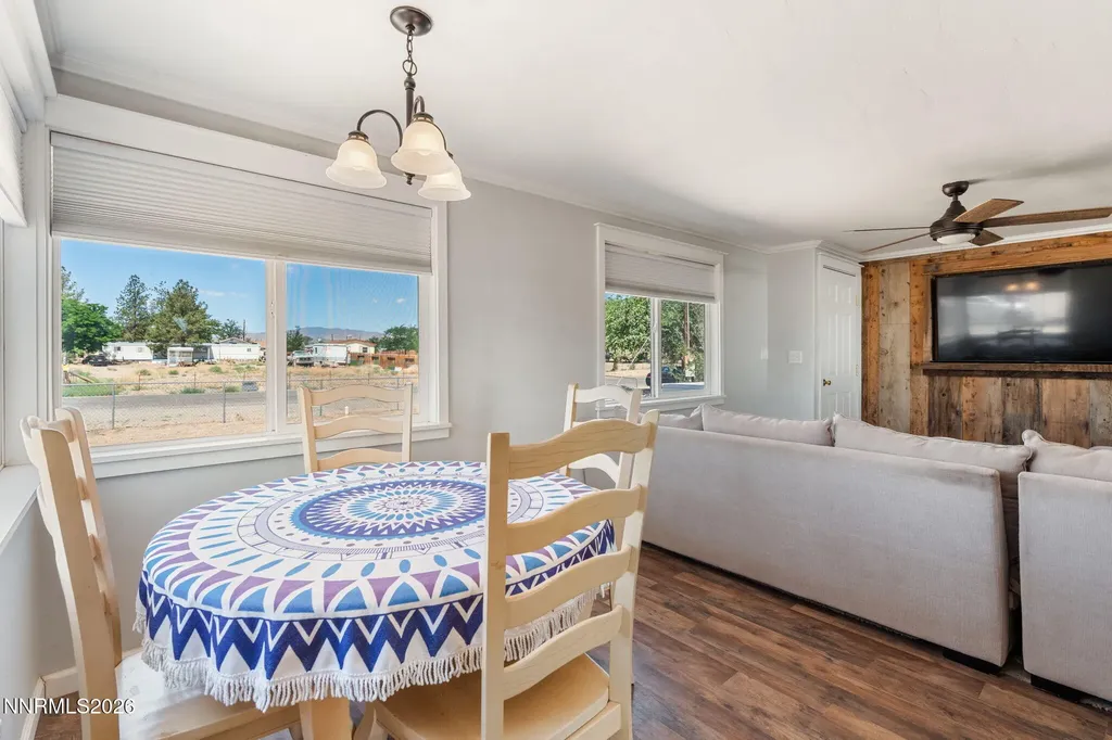 3908 Cypress Silver Springs NV 89429