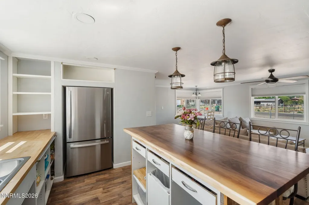 3908 Cypress Silver Springs NV 89429