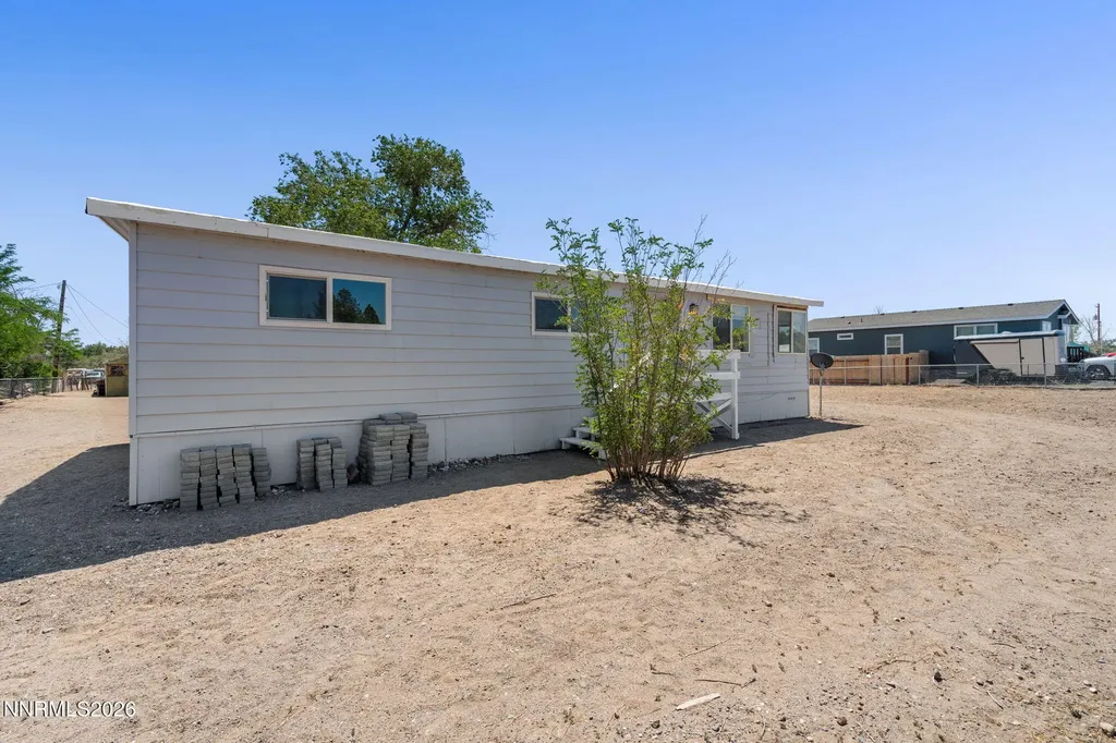 3908 Cypress Silver Springs NV 89429