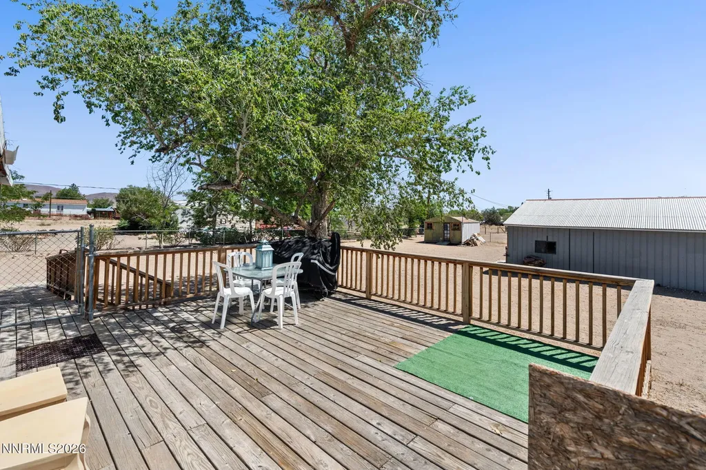 3908 Cypress Silver Springs NV 89429