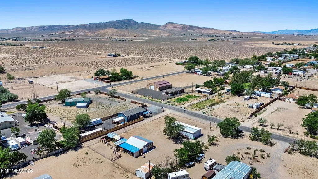 3908 Cypress Silver Springs NV 89429
