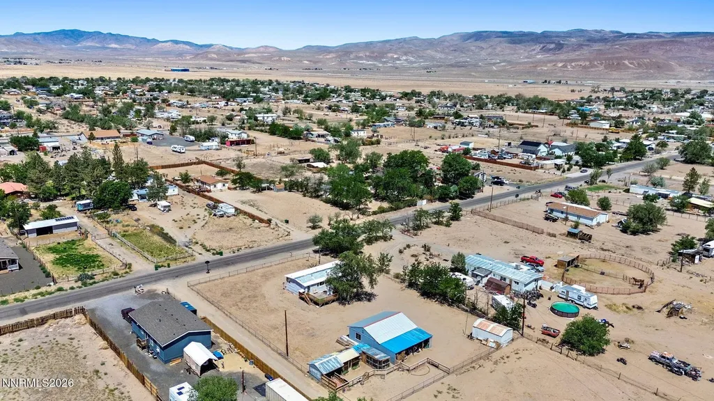 3908 Cypress Silver Springs NV 89429