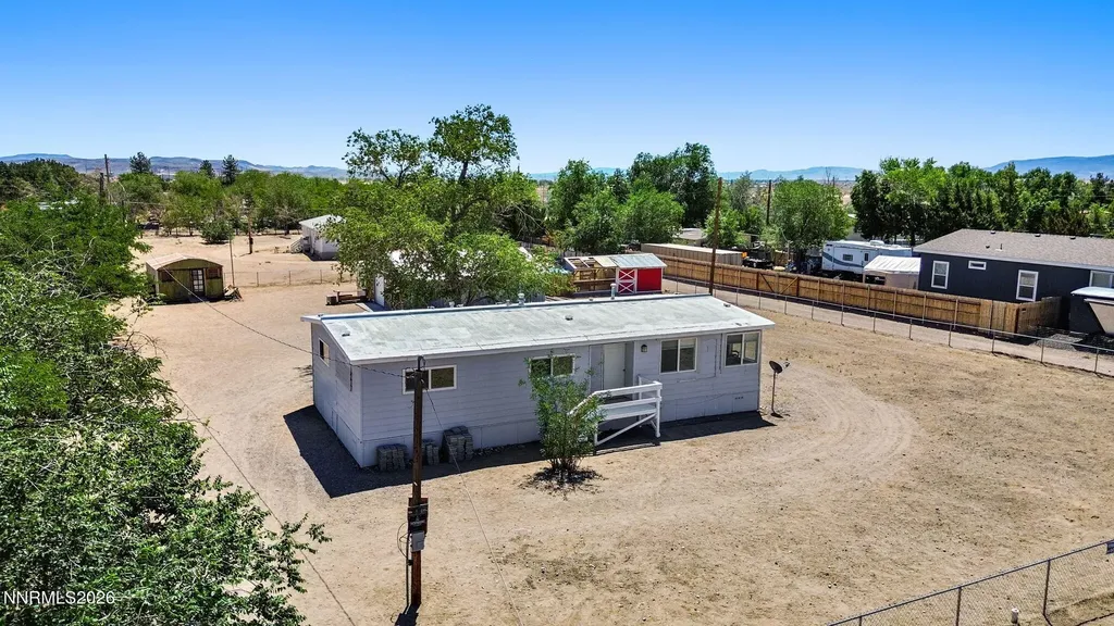 3908 Cypress Silver Springs NV 89429