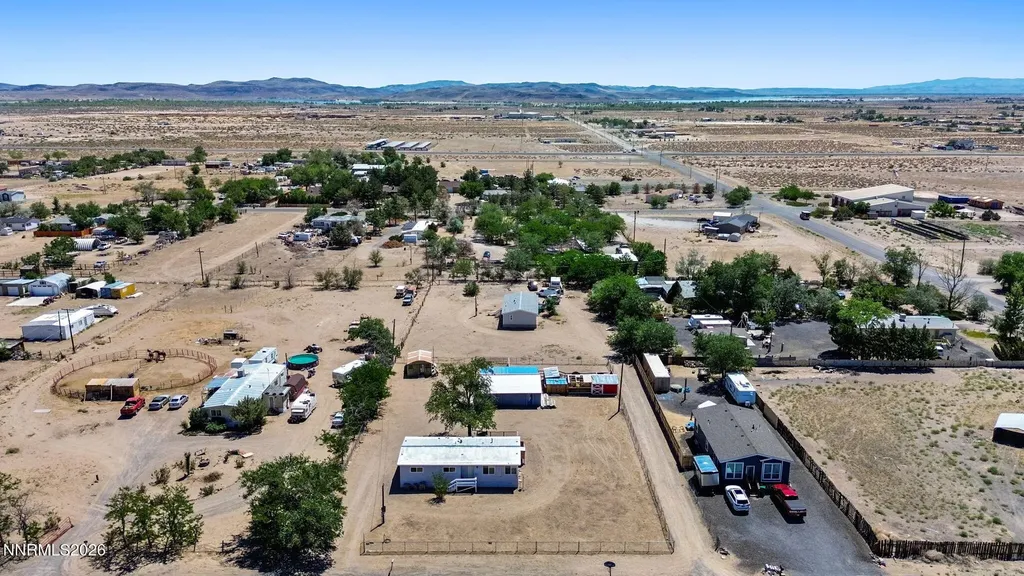 3908 Cypress Silver Springs NV 89429
