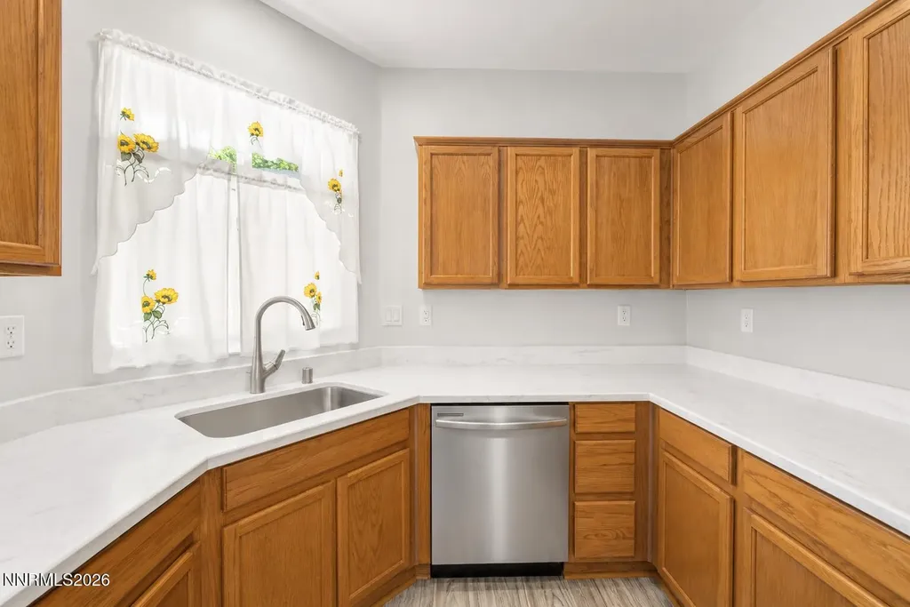 5326 Desert Peach Sparks NV 89436