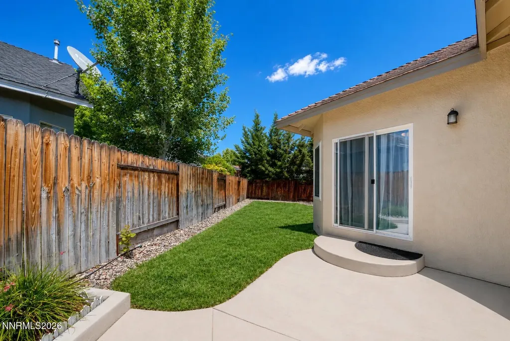 5326 Desert Peach Sparks NV 89436