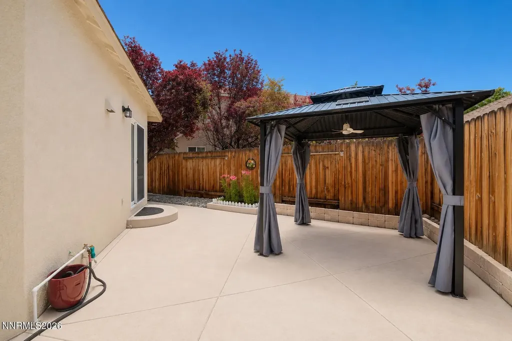 5326 Desert Peach Sparks NV 89436