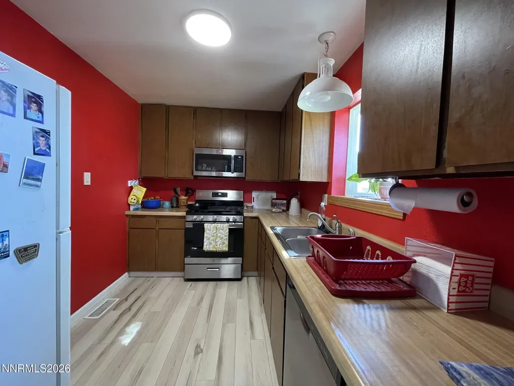 230 Mountain View Yerington NV 89447
