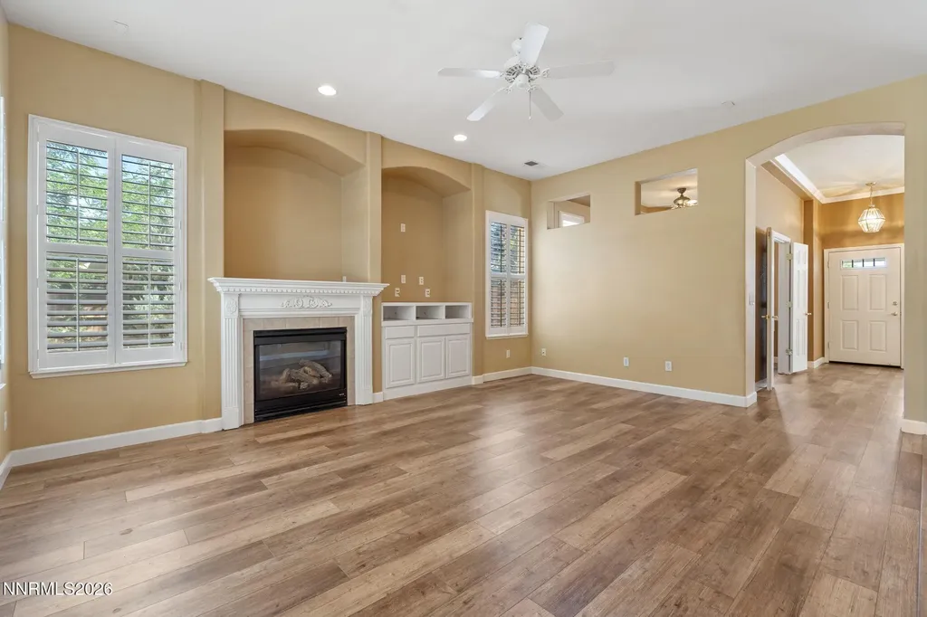 325 Hidden Oaks Dayton NV 89403