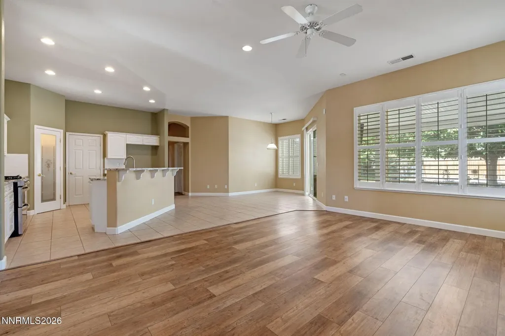 325 Hidden Oaks Dayton NV 89403