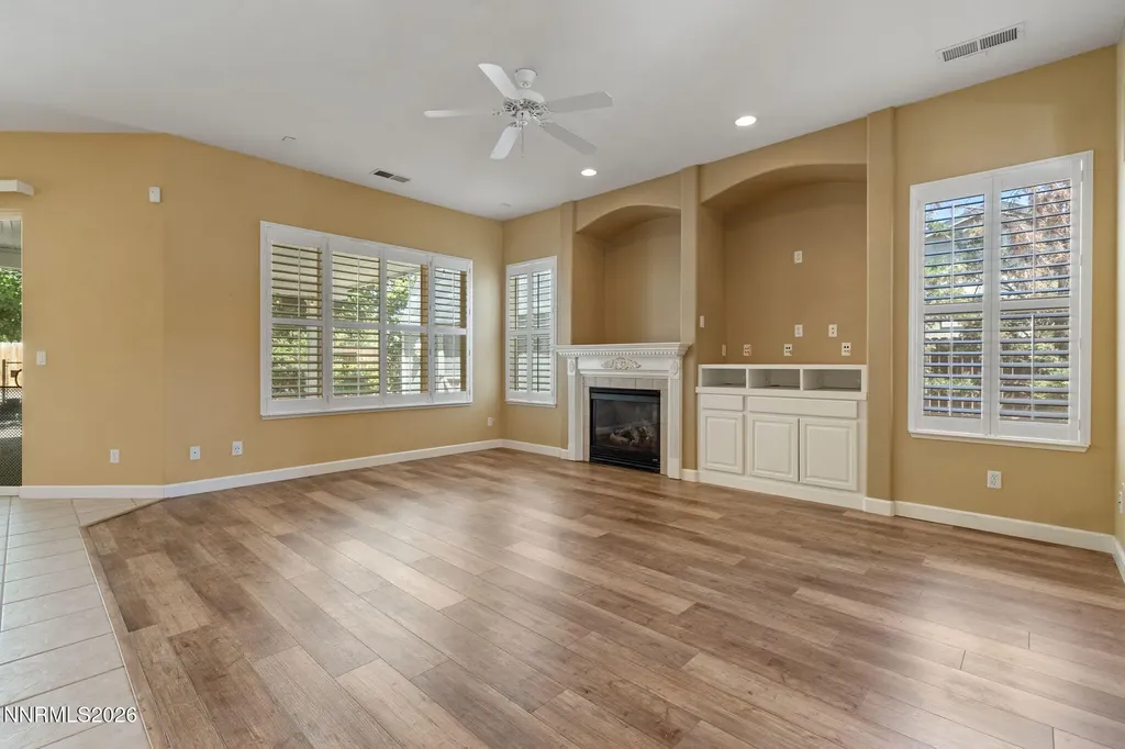 325 Hidden Oaks Dayton NV 89403