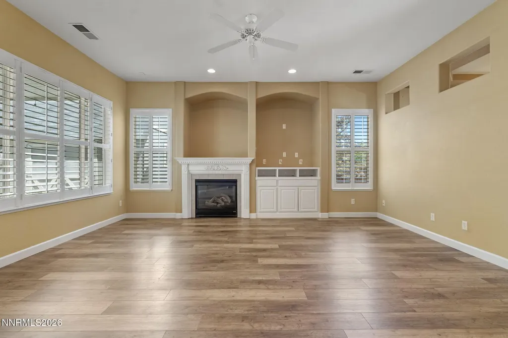 325 Hidden Oaks Dayton NV 89403