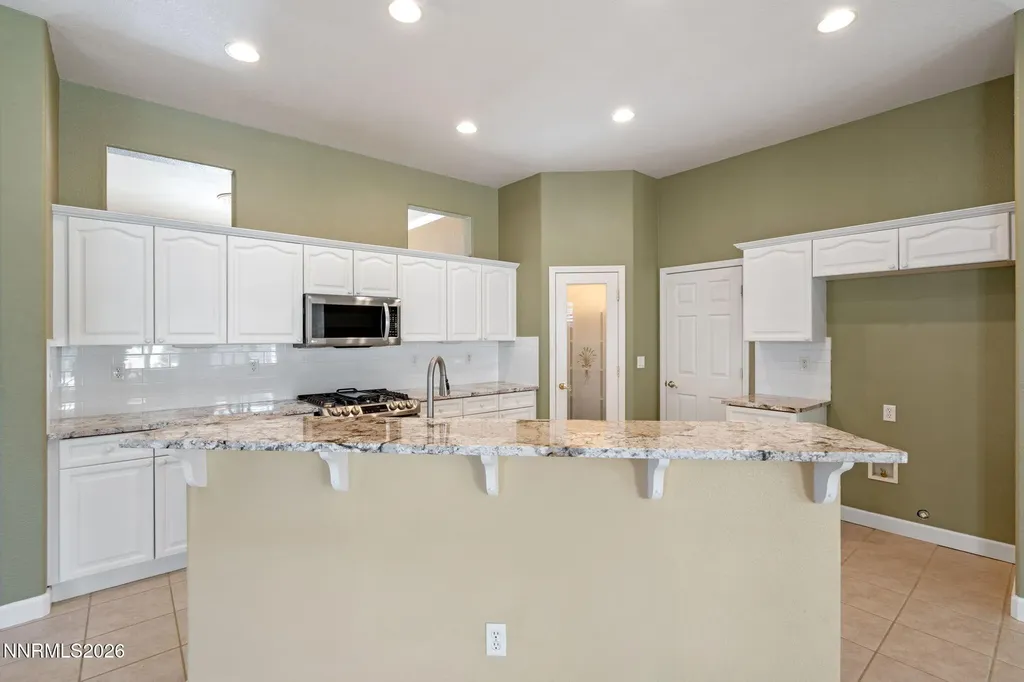 325 Hidden Oaks Dayton NV 89403
